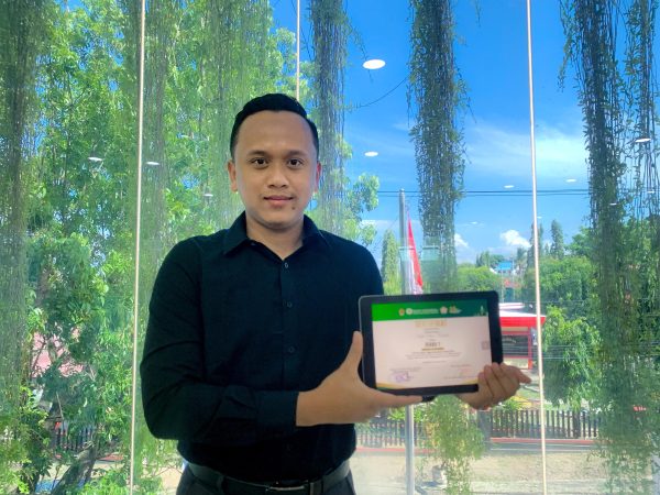 UPH Surabaya Law Student Wins First Place in Two Prestigious Bank Indonesia Competitions